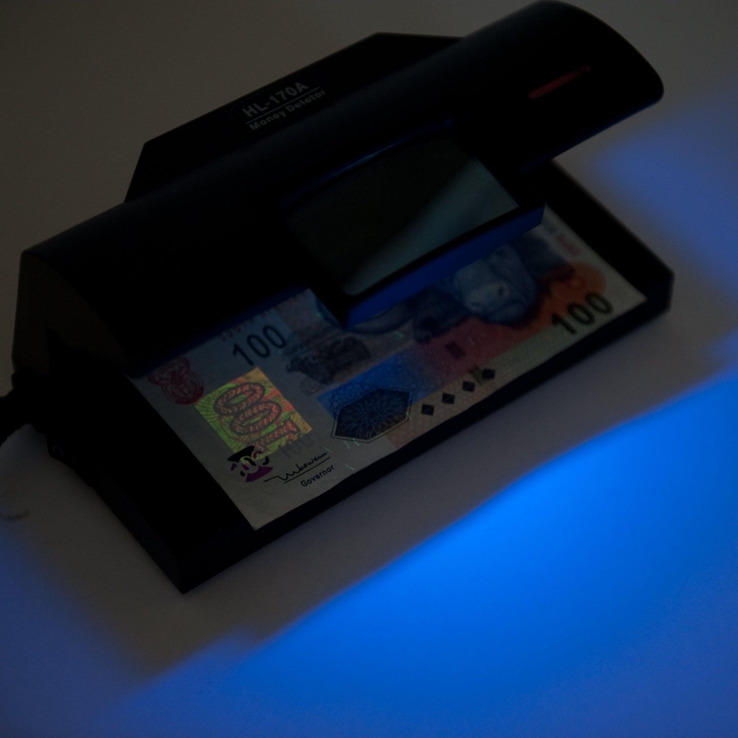 Avansa CompactDetect 170 Counterfeit or Fake Money Detector