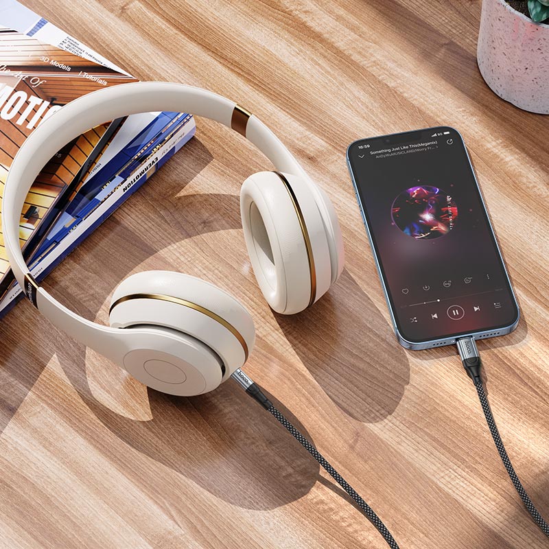 hoco UPA26 Llightning (iPhone) to 3.5mm Audio Adapter Cable